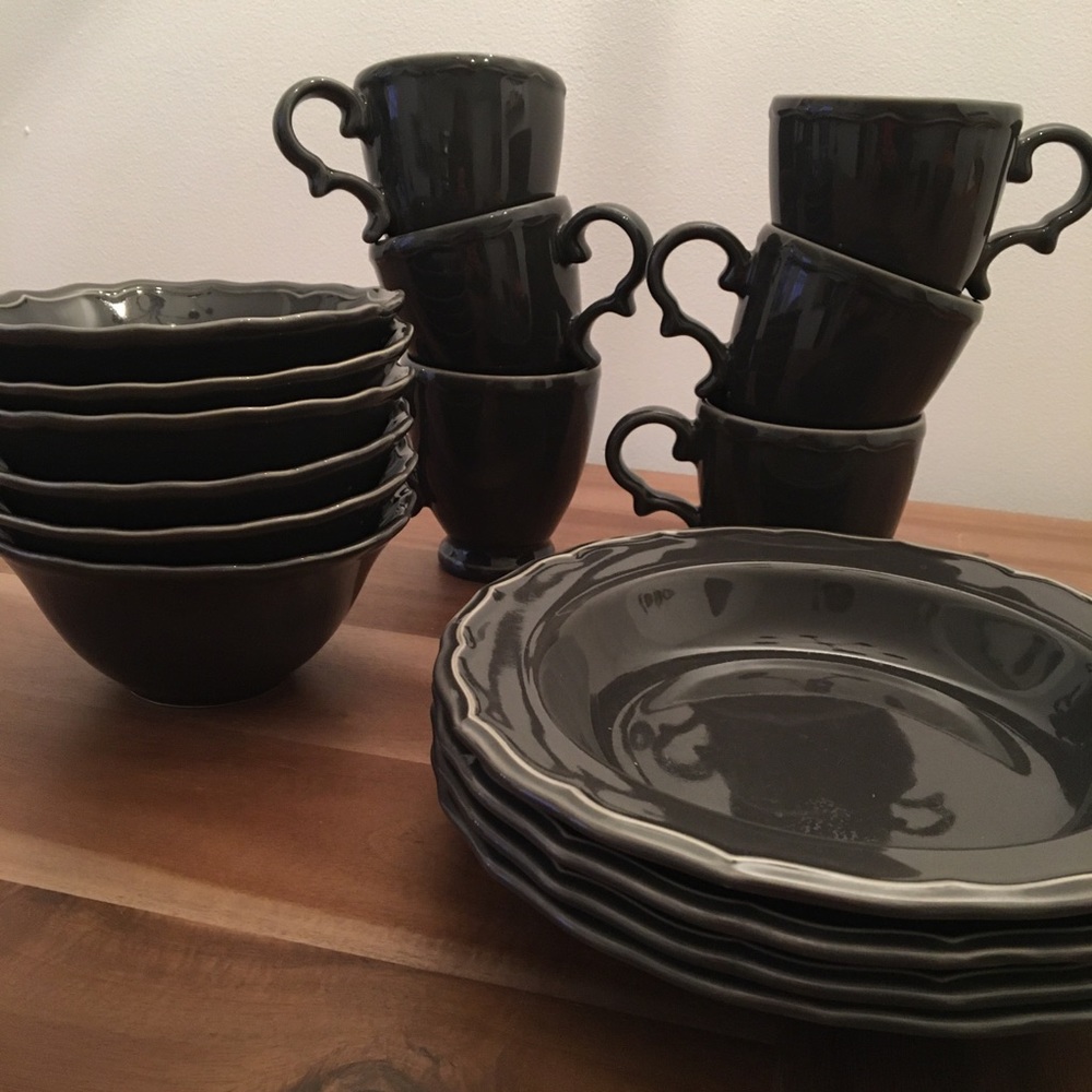 WILLIAMS SONOMA DISH SET!!